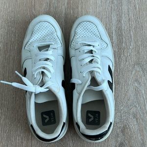Great condition Veja Sneakers with new laces
